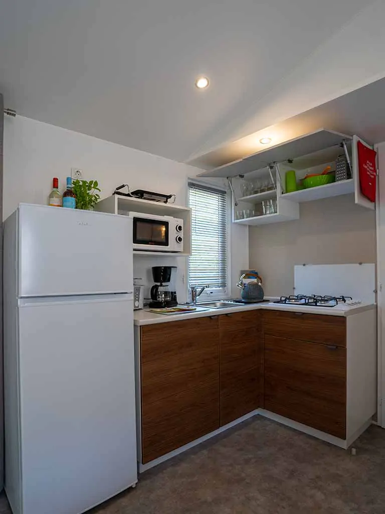 mobile-home-happy-premium-suite-kitchen-3