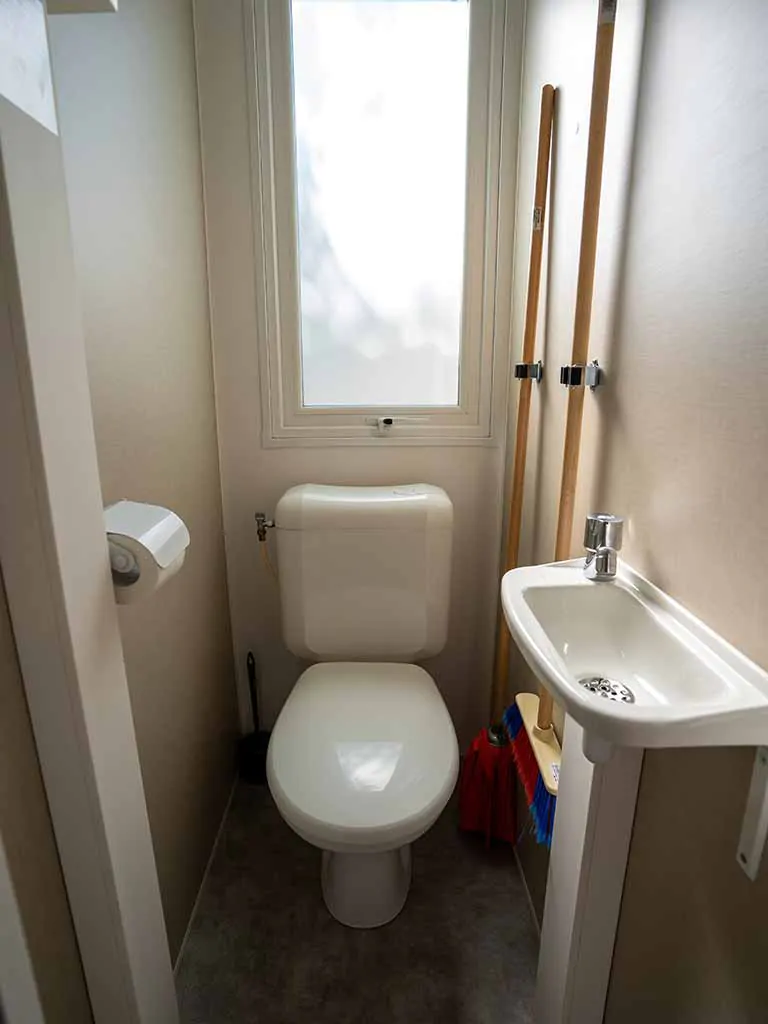 mobile-home-happy-premium-suite-toilet-2