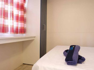 mobile-home-happy-standard-bedroom-3