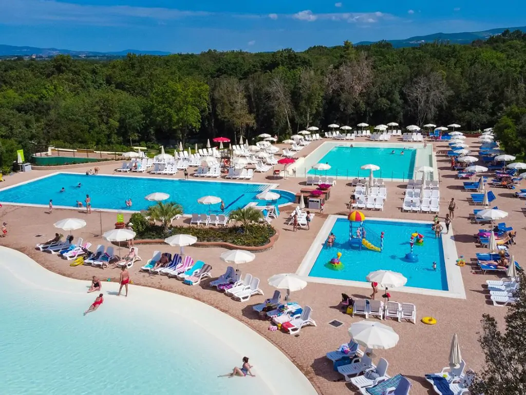 montescudaio-village-outdoor-pool