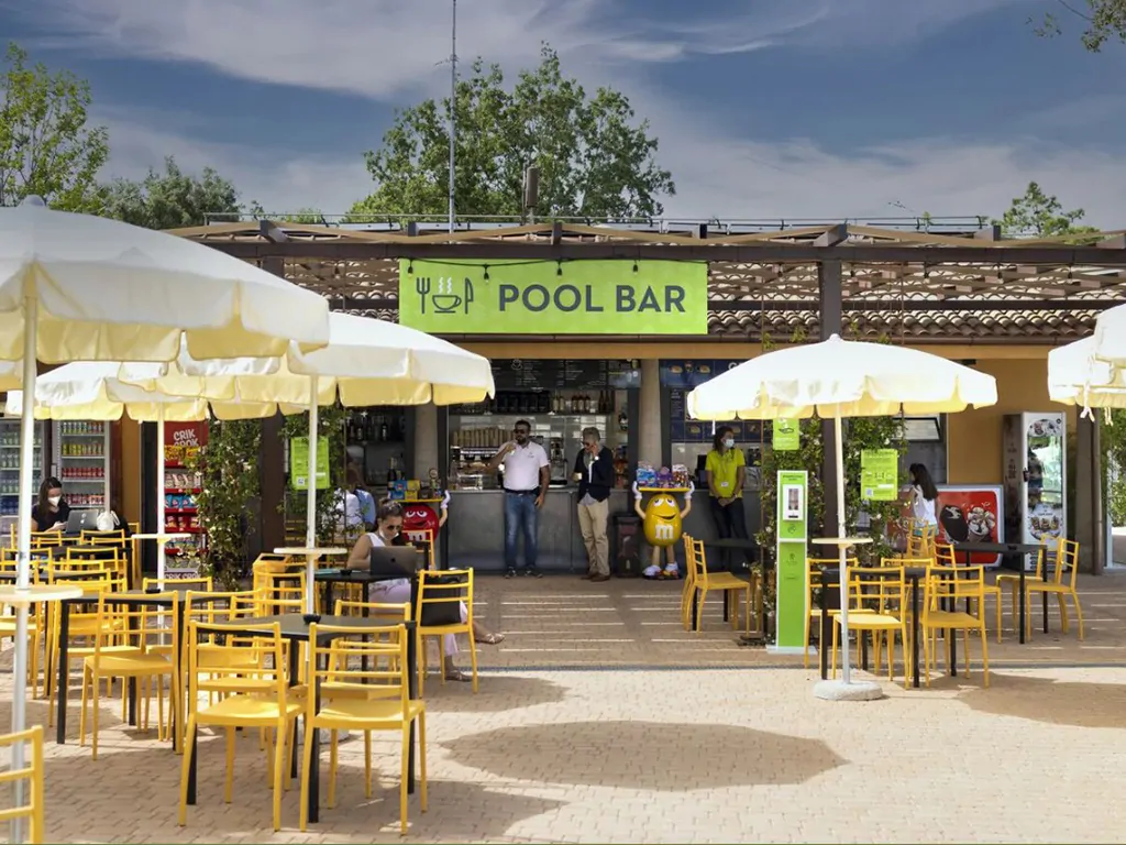 montescudaio-village-pool-bar