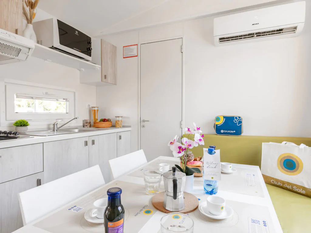 riccione-easy-camping-village-mobile-home-interior-kitchen