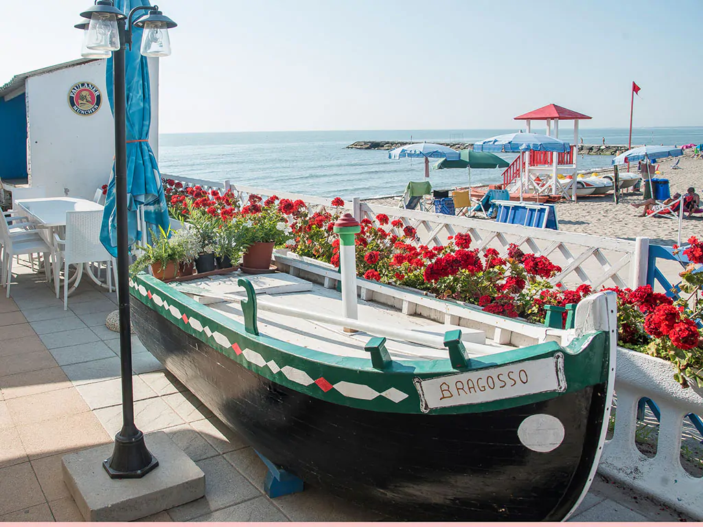 rosapineta-camping-village-boat