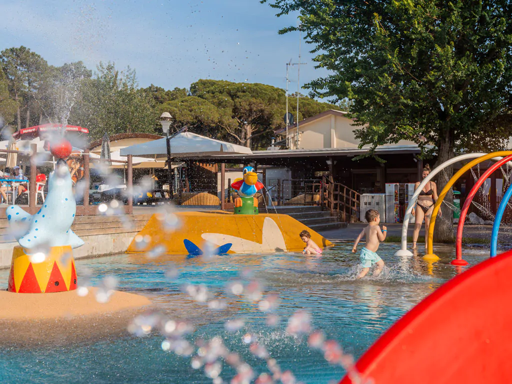 spina-family-camping-village-swimming-pool-kids-activities