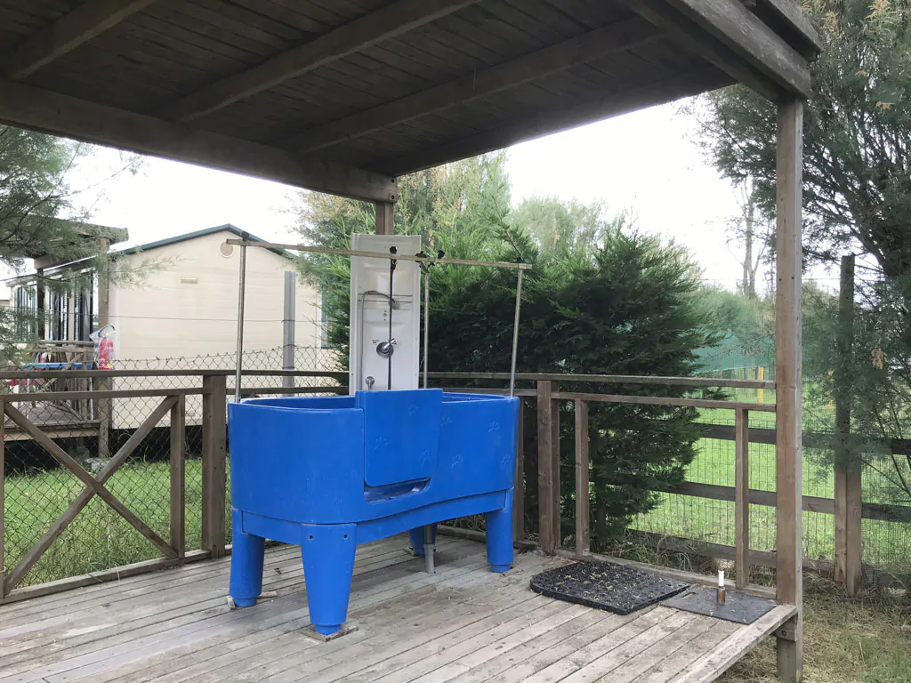 spina-family-camping-village-dog-park-bath