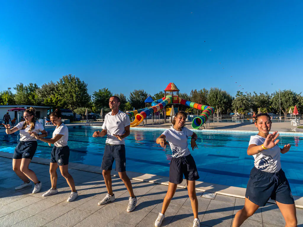 stork-family-camping-village-pool-animation
