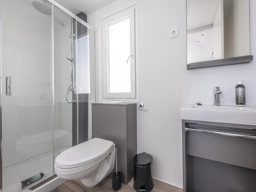 terra-park-phalaris-island-pag-mobile-homes-tamaris-bathroom-1