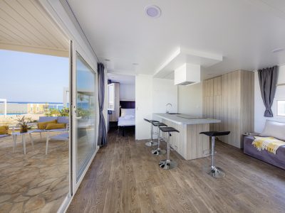 terra-park-phalaris-island-pag-mobile-homes-tamaris-interior-and-terrace-view-2