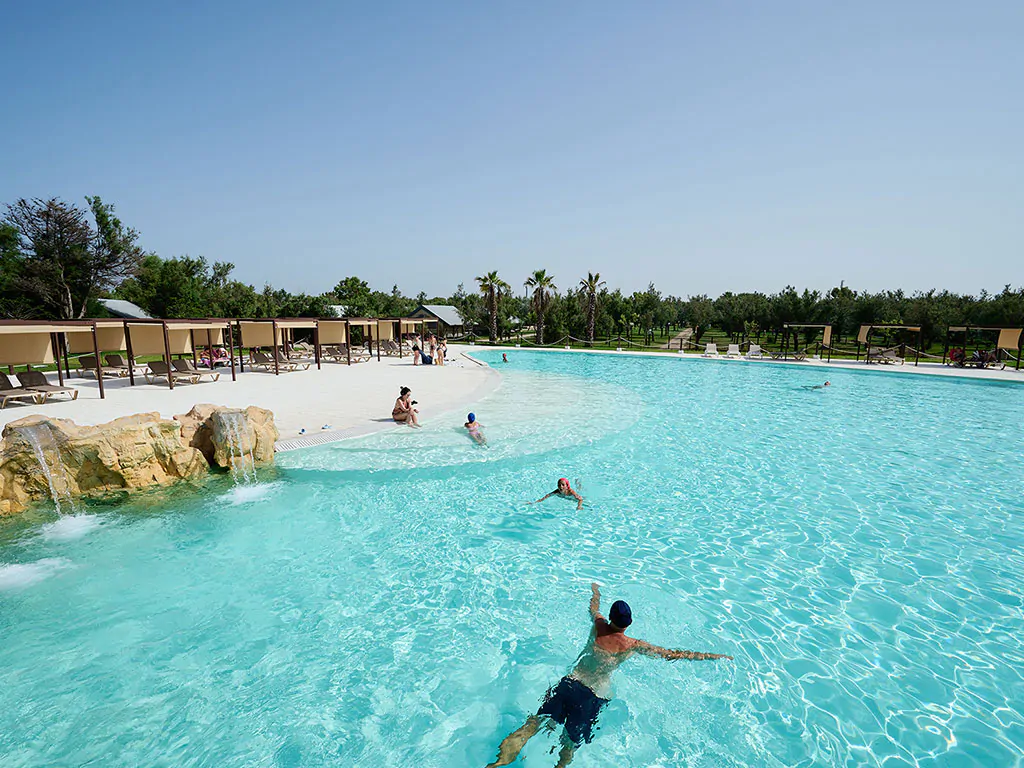 torre-rinalda-beach-camping-resort-swimmers
