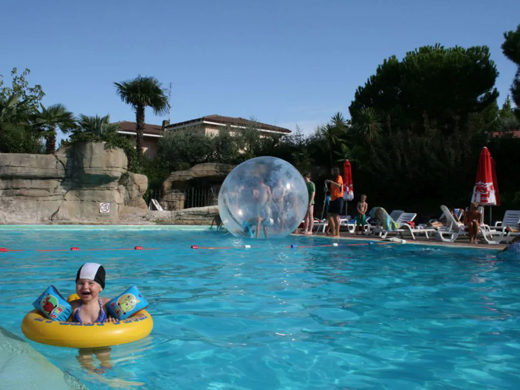 villaggio-turistico-internazionale-eden-pool-baby-ball