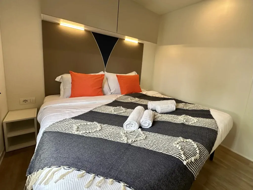 estivo-premium-interior-double-bed