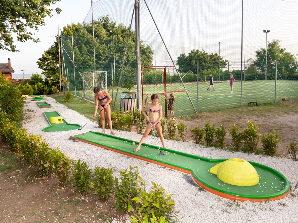hu-i-pini-village-mini-golf