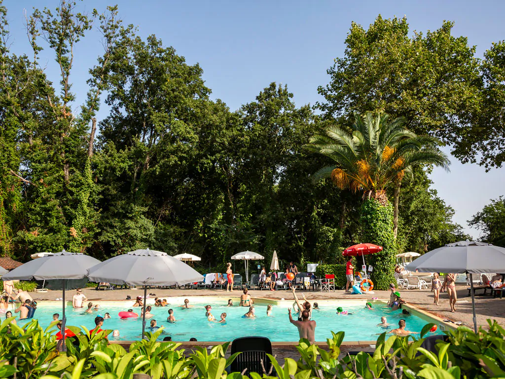 hu-i-pini-village-swimming-pool-area