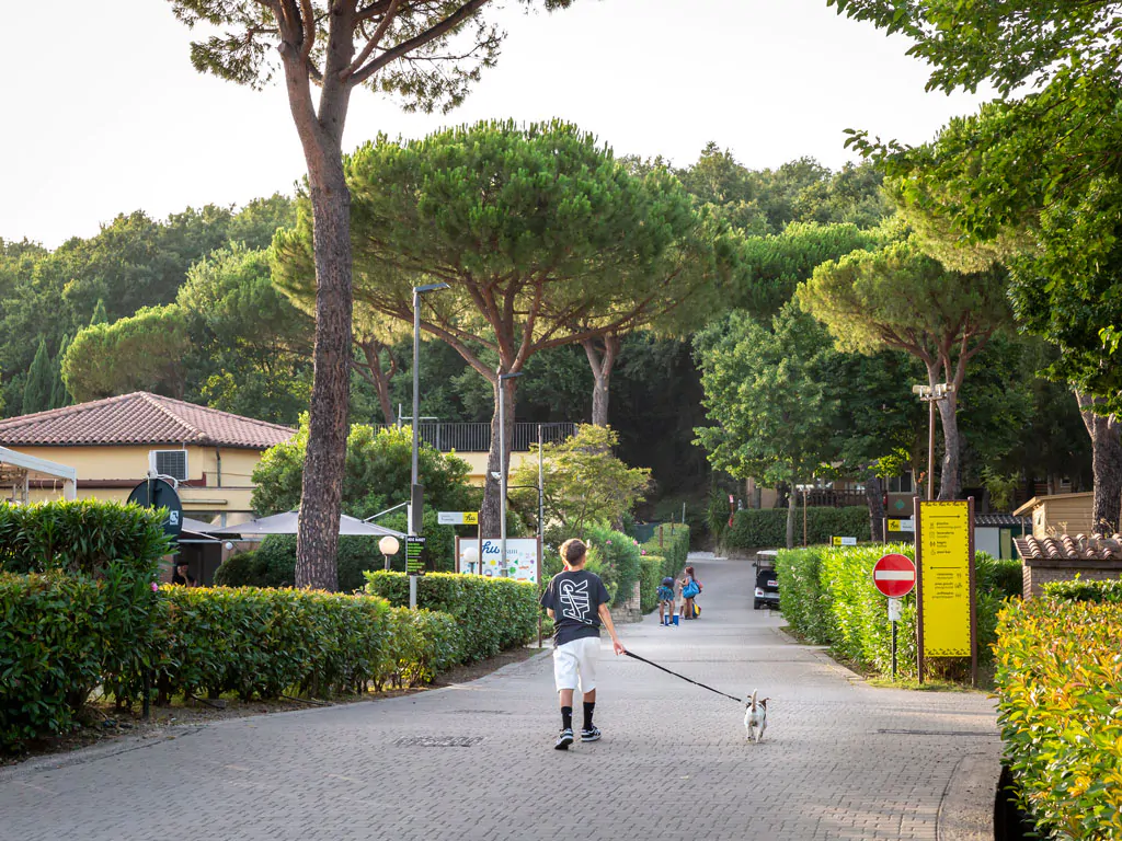hu-i-pini-village-walking-area