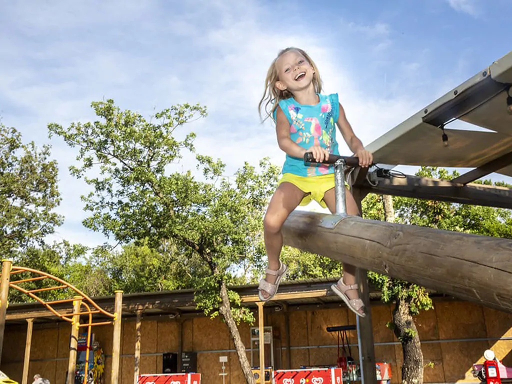 hu-montescudaio-village-kids-fun