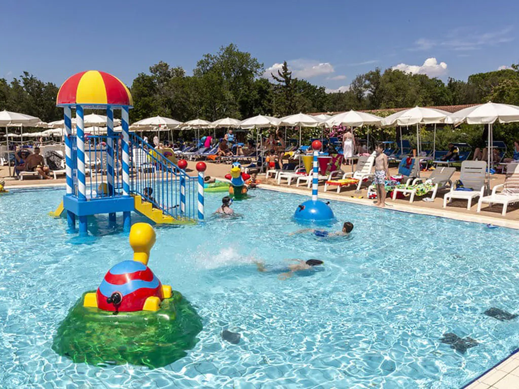 hu-montescudaio-village-pool
