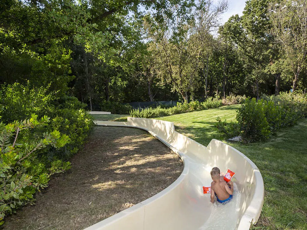 hu-montescudaio-village-slide