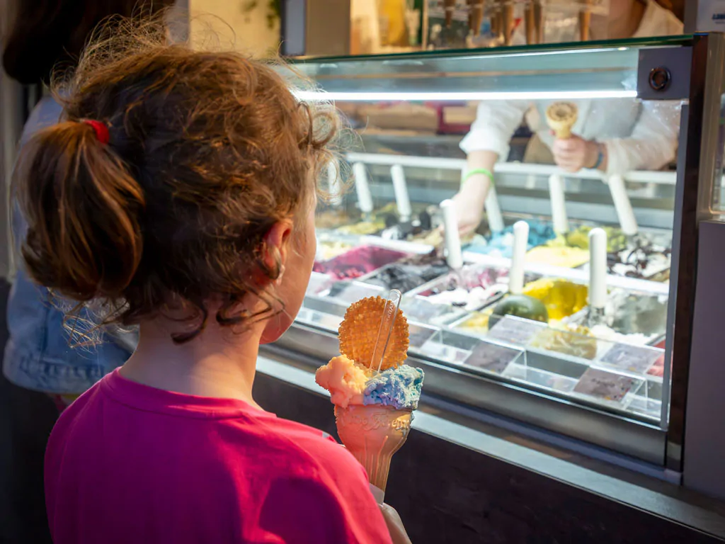 hu-norcenni-girasole-village-ice-cream