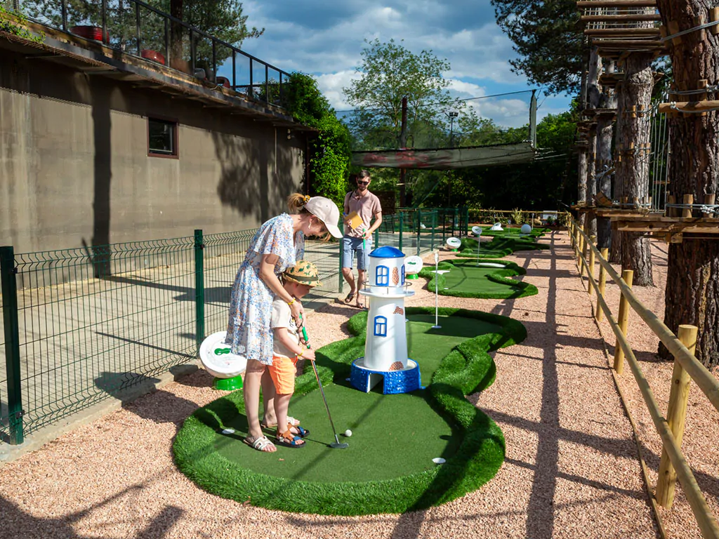 hu-norcenni-girasole-village-mini-golf-2