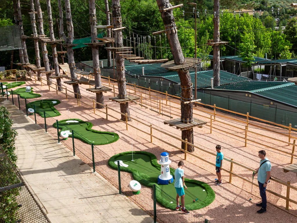 hu-norcenni-girasole-village-mini-golf-playground