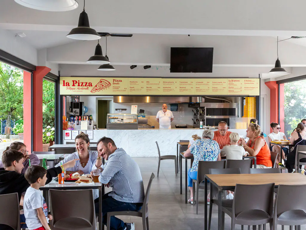 hu-norcenni-girasole-village-pizzeria