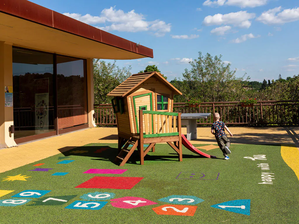 hu-norcenni-girasole-village-playground