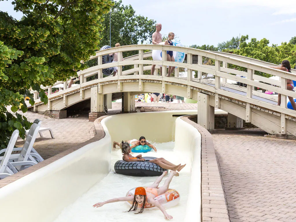 hu-norcenni-girasole-village-pool-slide