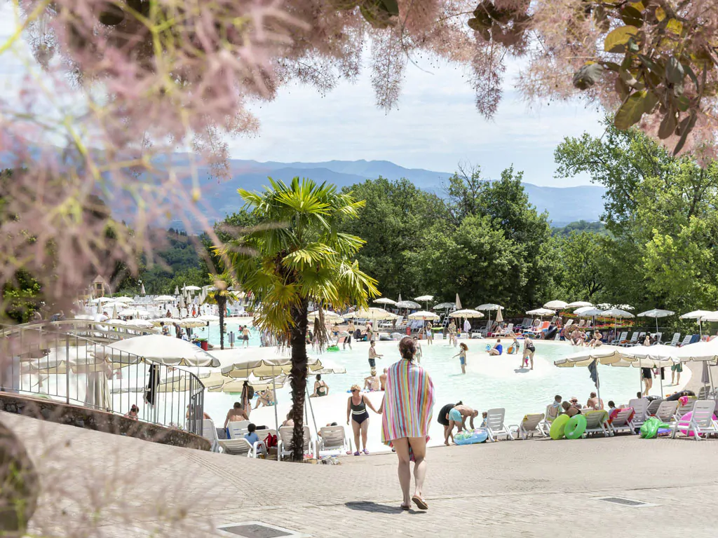 hu-norcenni-girasole-village-pool-view