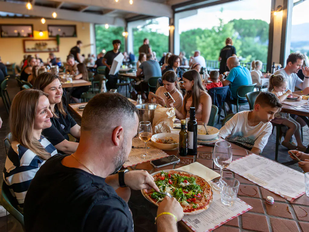 hu-norcenni-girasole-village-restaurant-terrace-food