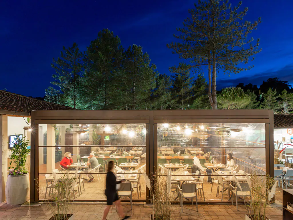 hu-norcenni-girasole-village-restaurant