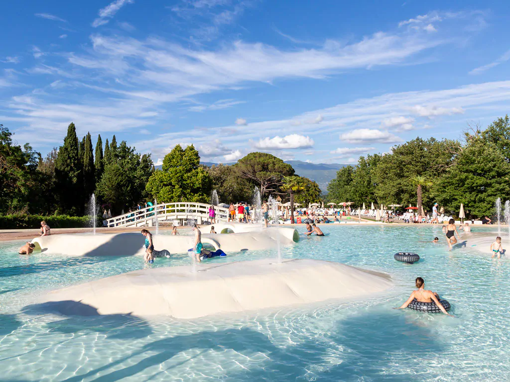 hu-norcenni-girasole-village-swimming-pool