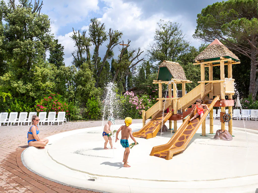 hu-norcenni-girasole-village-water-playground