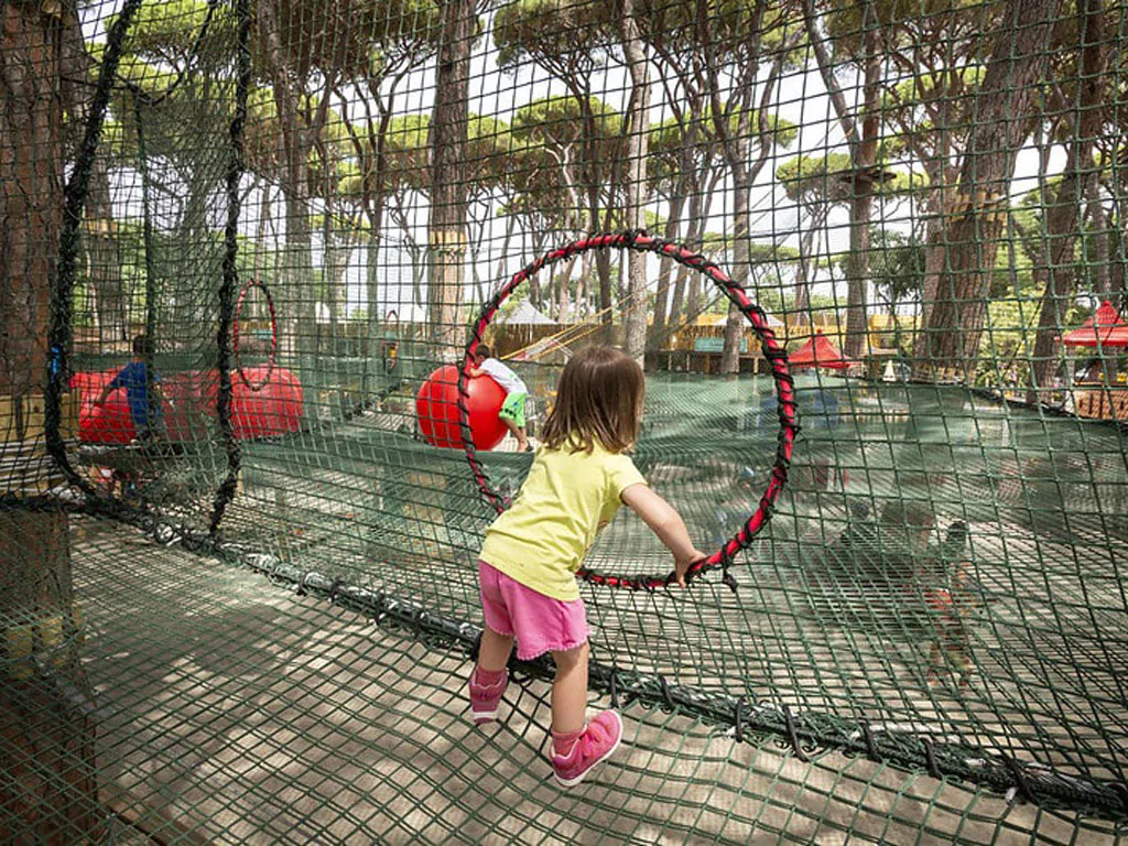 hu-park-albatros-village-children-area