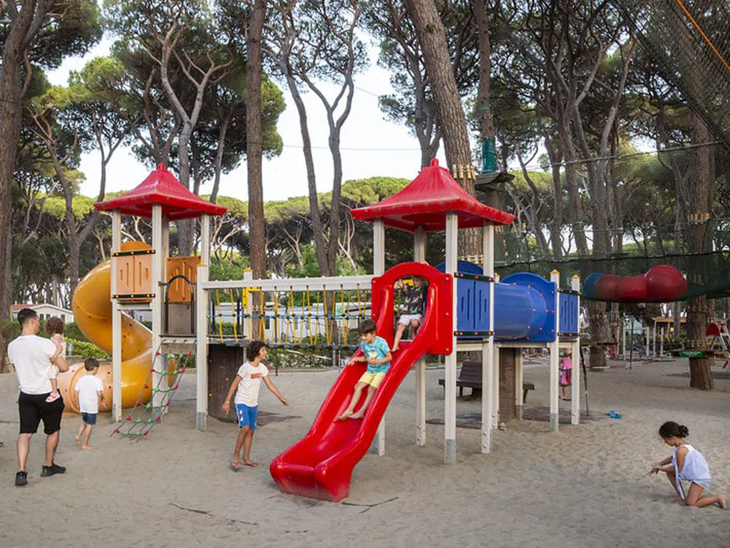 hu-park-albatros-village-childrens-playground