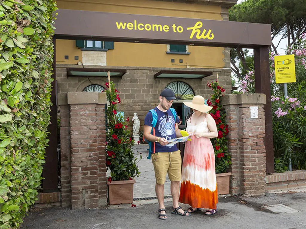 hu-park-albatros-village-couple