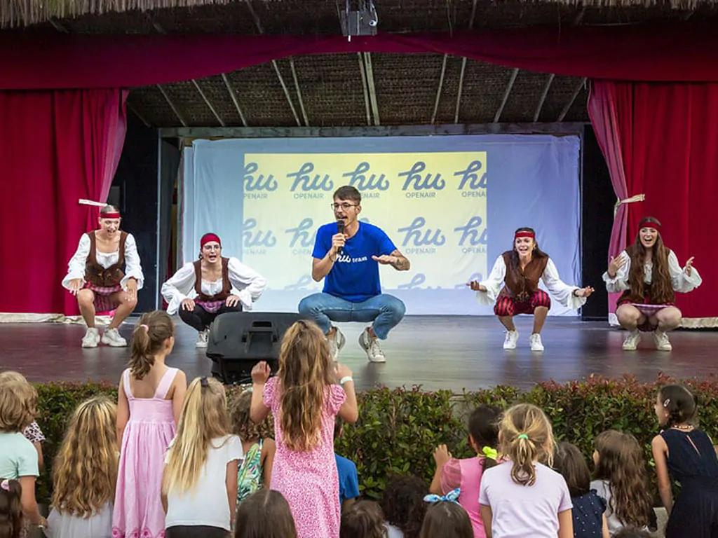 hu-park-albatros-village-mini-disco