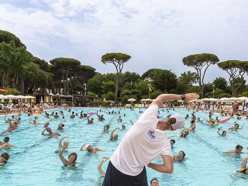 hu-park-albatros-village-pool-aerobic