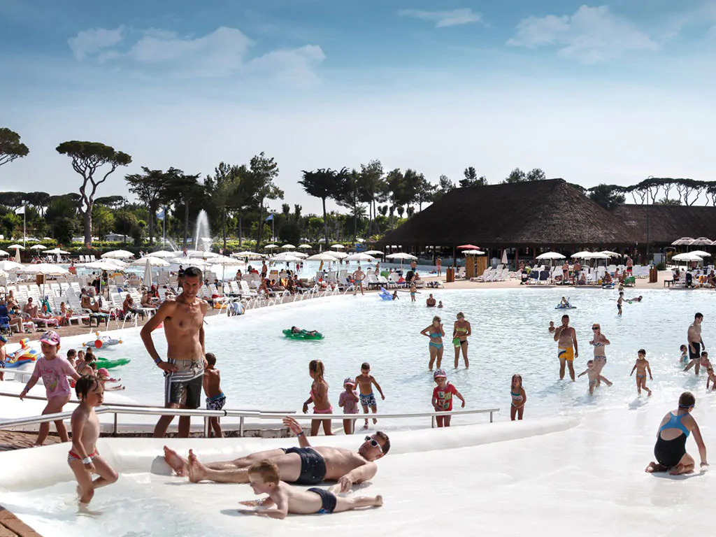 hu-park-albatros-village-pool-slide