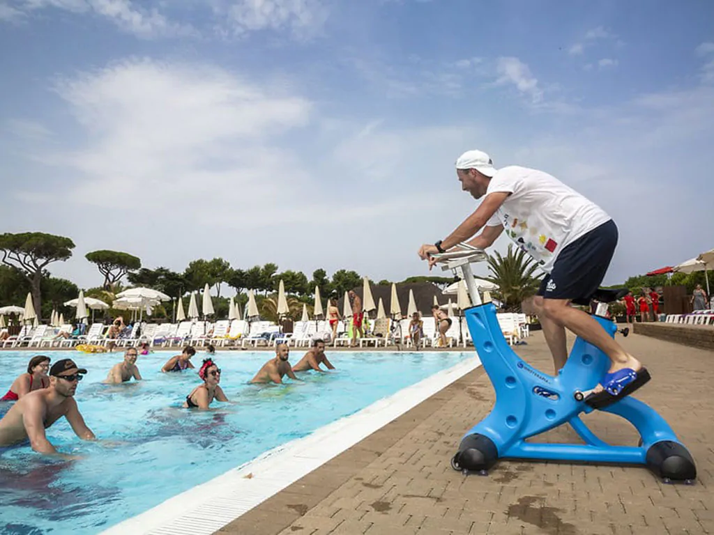 hu-park-albatros-village-swimming-pool-aerobic