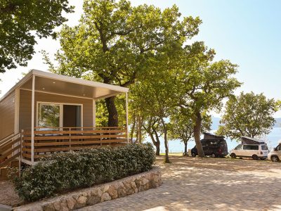camping-glavotok-mobile-home-romantic-room-exterior-terrace-sea-view-3