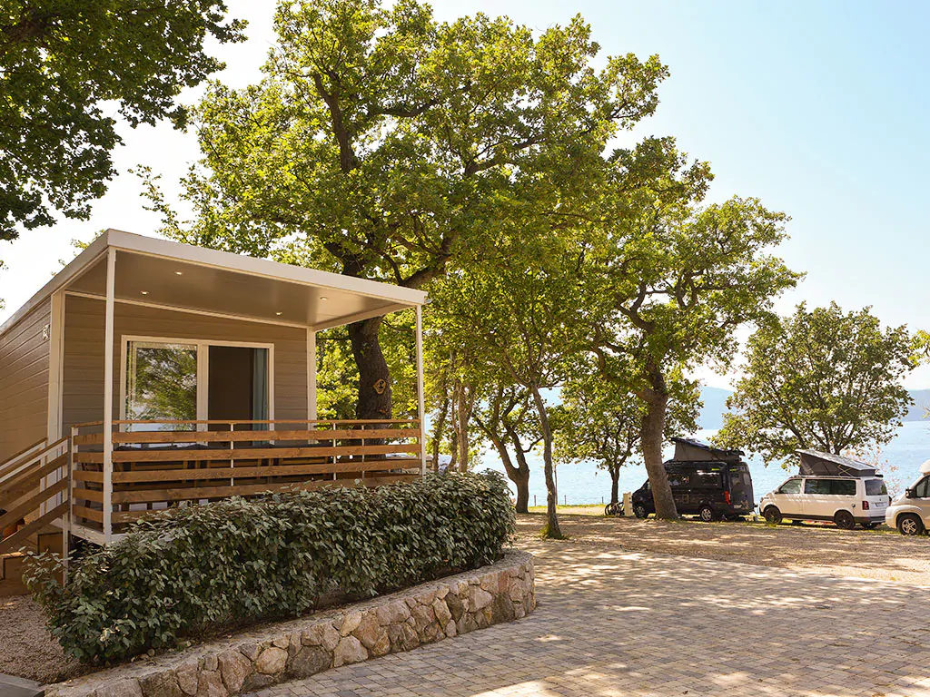 camping-glavotok-mobile-home-romantic-room-exterior-terrace-sea-view-3