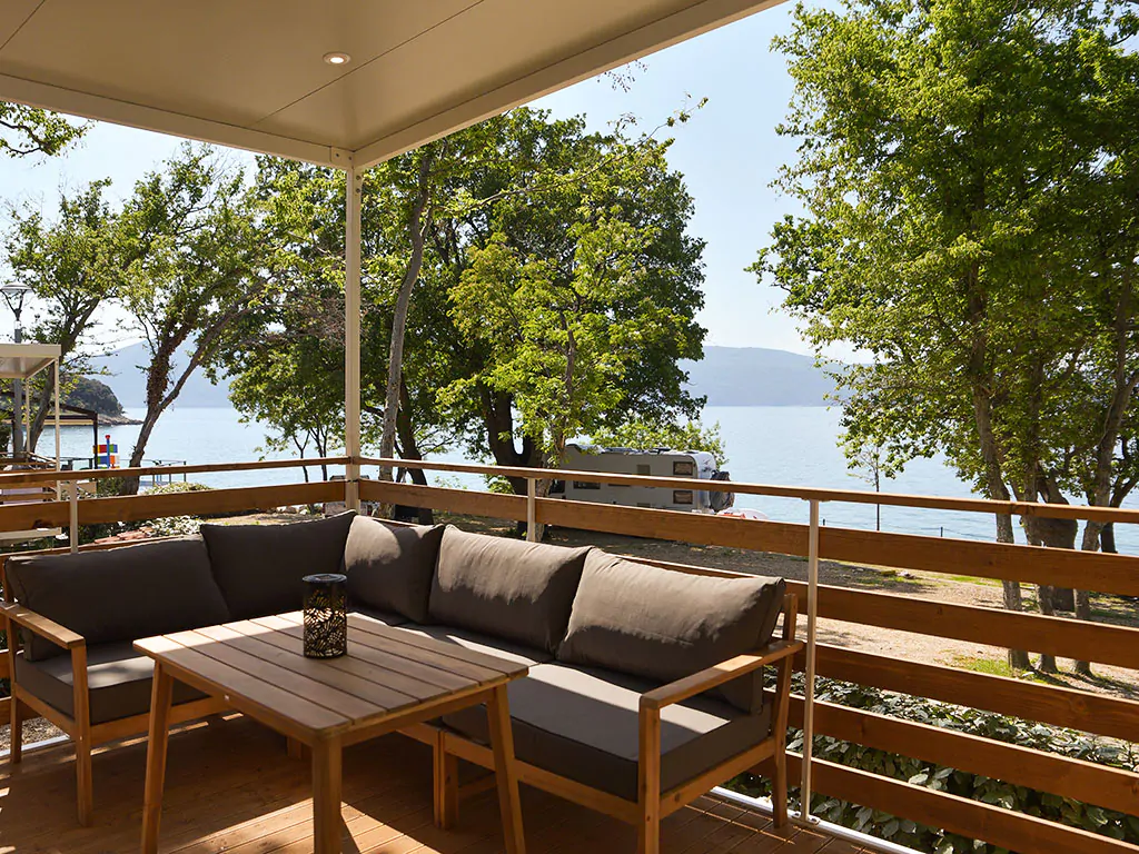camping-glavotok-mobile-home-romantic-room-exterior-terrace-sea-view-ii