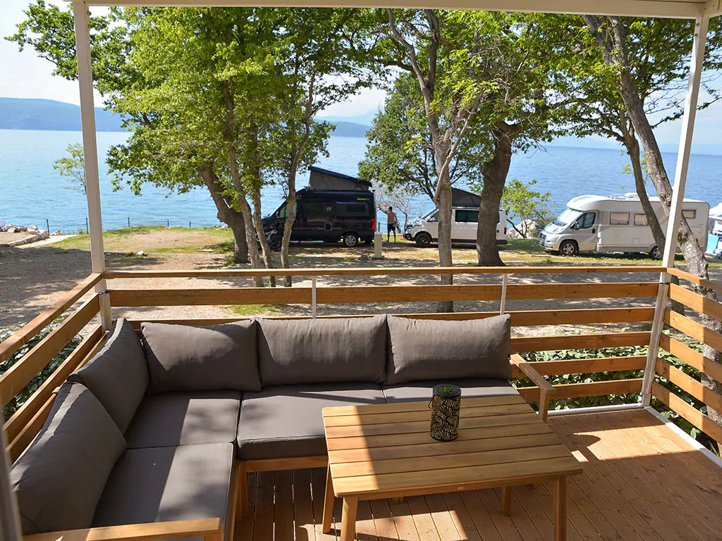 camping-glavotok-mobile-home-romantic-room-exterior-terrace-sea-view