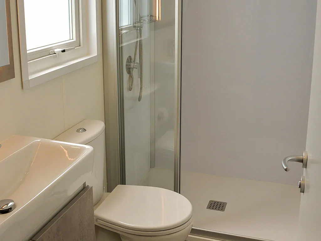 camping-glavotok-mobile-home-romantic-room-interior-bathroom