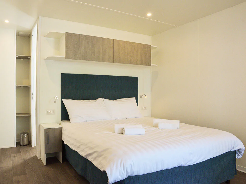 camping-glavotok-mobile-home-romantic-room-interior-bedroom-double-bed