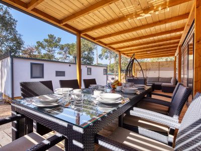 camping-park-soline-family-de-lux-exterior-terrace-dining-table-view-2