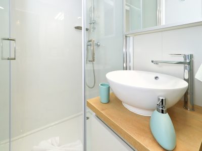 camping-park-soline-family-de-luxe-interior-bathroom-2