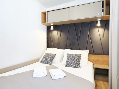camping-park-soline-family-de-luxe-interior-bedroom-2