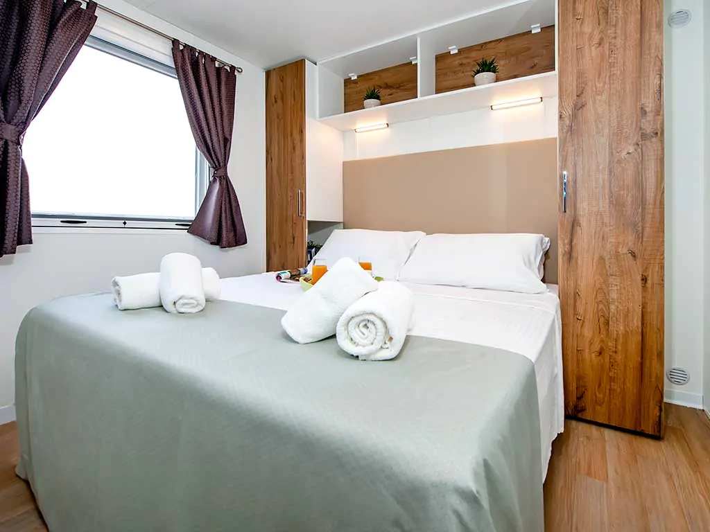 campsite-bi-village-superior-mobile-home-bedroom