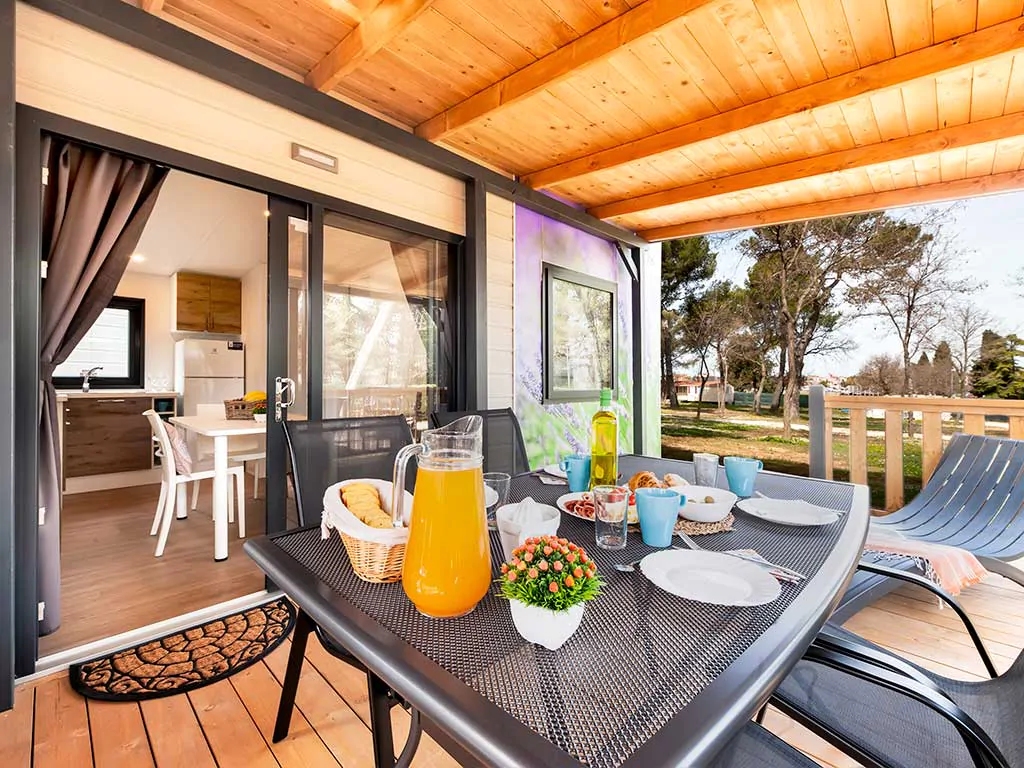 campsite-bivillage-mobile-homes-terrace-and-interior-copy